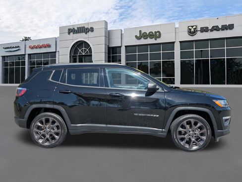 Certified 2021 Jeep Compass Latitude w/ Sun and Sound Group FWD image 3