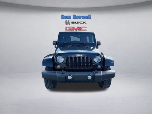 Used 2015 Jeep Wrangler Unlimited Sahara w/ Connectivity Group AWD/4WD image 4