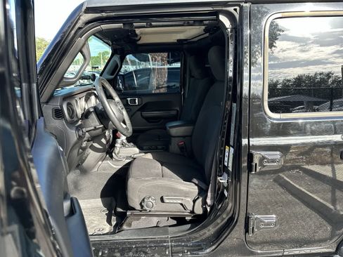 Used 2018 Jeep Wrangler Unlimited Sport S AWD/4WD image 2
