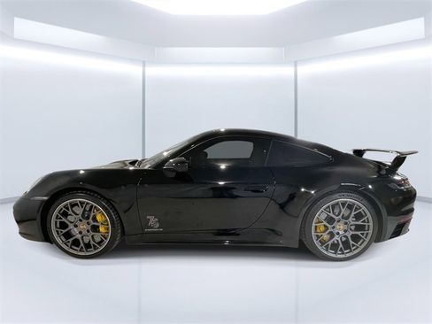 Used 2023 Porsche 911 Carrera image 2