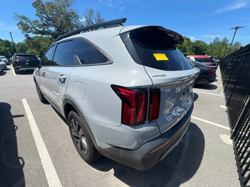 Used 2022 Kia Sorento S w/ Panoramic Sunroof Package AWD/4WD image 7