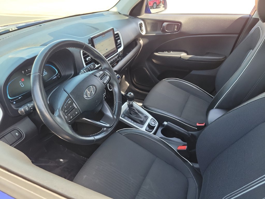 Used 2023 Hyundai Venue Limited FWD image 3