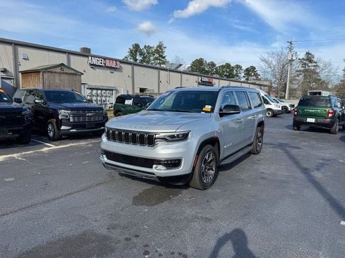 Used 2024 Jeep Wagoneer L Series III w/ Flexible Seating Group image 4