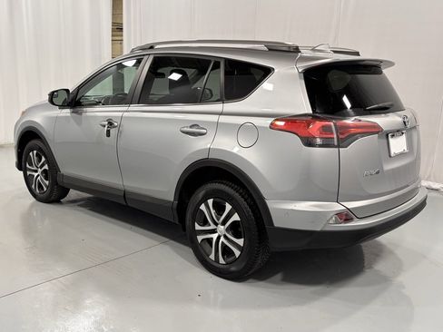 Used 2018 Toyota RAV4 LE image 8