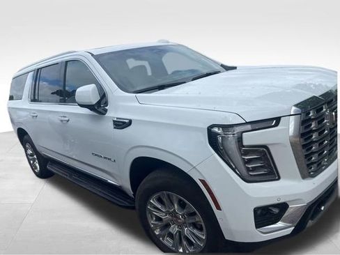 Used 2026 GMC Yukon XL Denali w/ Advanced Technology Package AWD/4WD image 5
