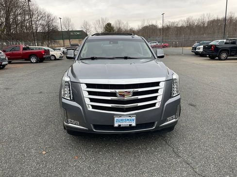Used 2018 Cadillac Escalade ESV Luxury image 2