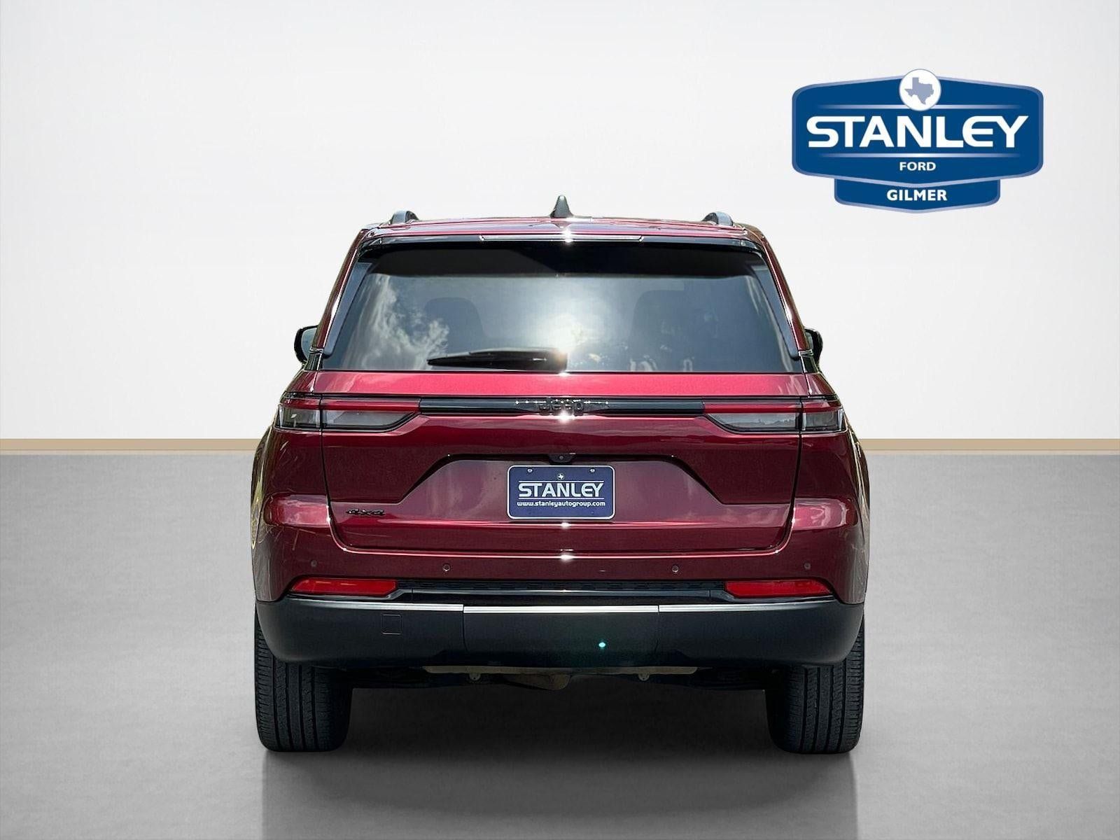 Used 2023 Jeep Grand Cherokee Altitude AWD/4WD image 8