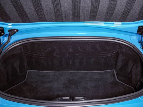Used 2023 Aston Martin V8 Vantage Roadster RWD image 36
