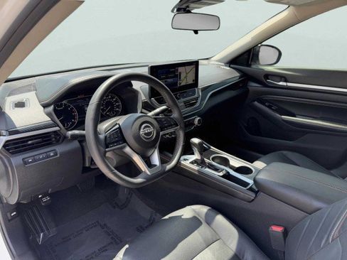 Used 2023 Nissan Altima 2.5 SR w/ SR Premium Package image 8