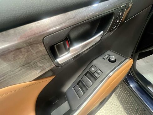 Used 2023 Toyota Highlander Platinum image 12