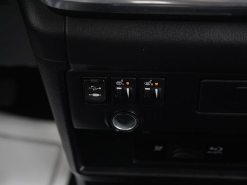 Used 2016 Toyota Sienna SE Premium image 18