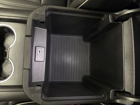 Used 2024 GMC Yukon SLT w/ SLT Luxury Package image 69