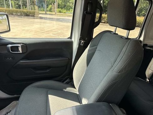 Used 2025 Jeep Wrangler Unlimited Sahara AWD/4WD image 22