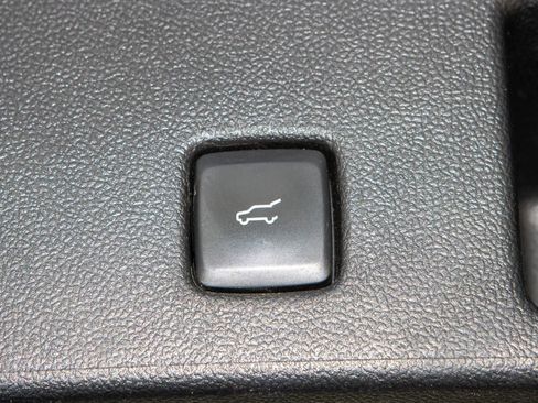 Used 2020 Ford Escape Titanium w/ Titanium Premium Package 2.0 AWD/4WD image 9
