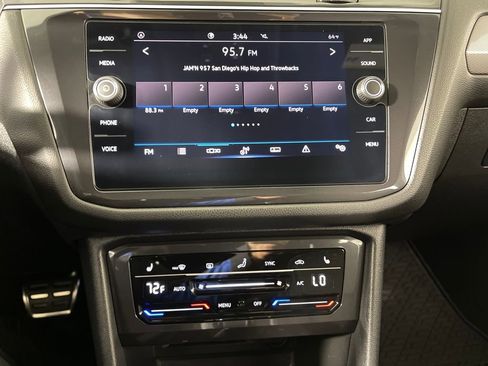 Used 2022 Volkswagen Tiguan SE R-Line image 20