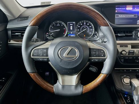 Used 2017 Lexus ES 350 w/ Luxury Package image 18