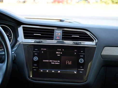 Used 2018 Volkswagen Tiguan SE w/ Panoramic Sunroof Package AWD/4WD image 23