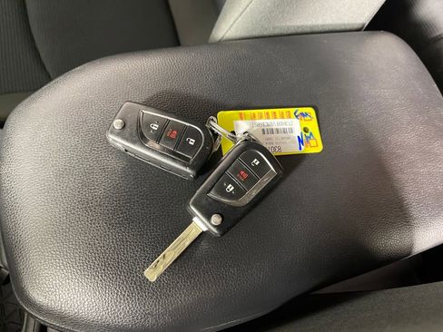 Certified 2021 Toyota RAV4 LE image 24