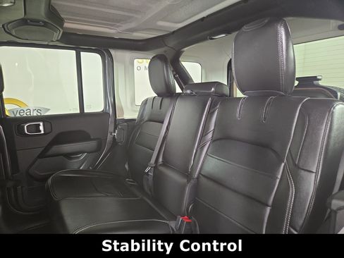 Used 2022 Jeep Wrangler Unlimited Sahara w/ Cold Weather Group AWD/4WD image 13