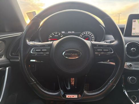 Used 2019 Kia Stinger GT2 image 10