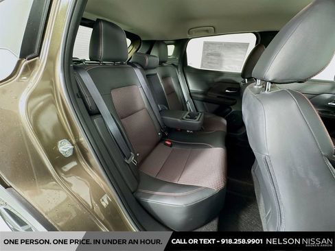 New 2025 Nissan Kicks SR image 24
