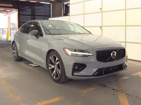 Used 2025 Volvo S60 B5 Core FWD image 2