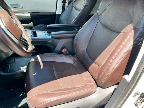 Used 2024 Toyota Sienna Platinum AWD/4WD image 20