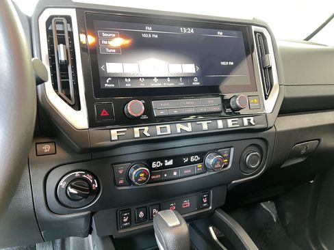 Used 2025 Nissan Frontier SV w/ SV Convenience Package AWD/4WD image 12