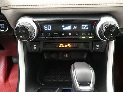 Used 2025 Toyota RAV4 XLE Premium FWD image 28