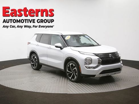 Used 2024 Mitsubishi Outlander SE image 50