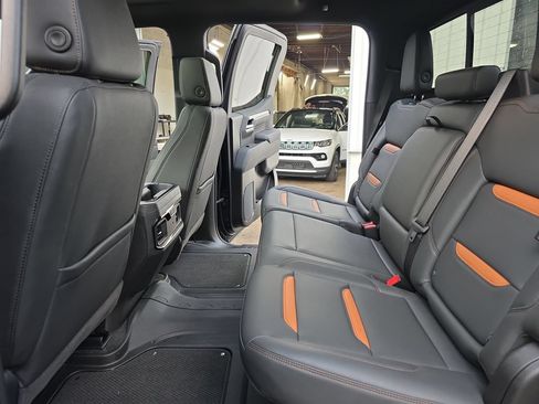 Used 2025 GMC Sierra 1500 AT4 w/ AT4 Premium Package AWD/4WD image 13