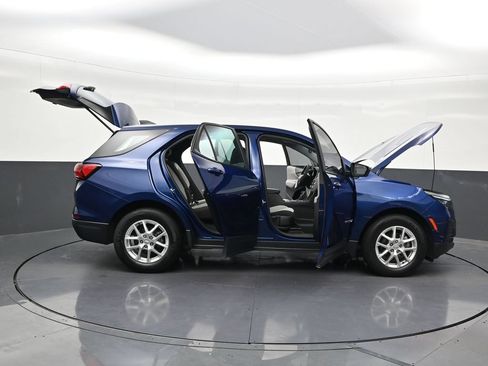 Used 2023 Chevrolet Equinox LS FWD image 32