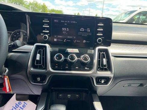 Certified 2023 Kia Sorento LX AWD/4WD image 17