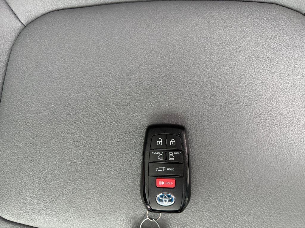 Used 2024 Toyota Sienna XLE w/ XLE Plus Package AWD/4WD image 31