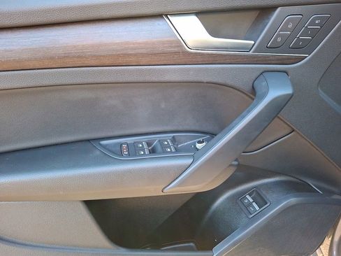 Used 2023 Audi Q5 e Premium w/ Convenience Package AWD/4WD image 9