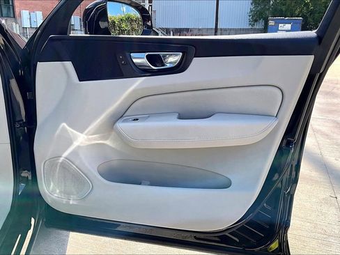 Used 2018 Volvo XC60 T6 Inscription w/ Convenience Package AWD/4WD image 19