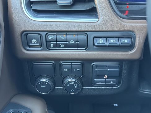 Used 2024 Chevrolet Tahoe High Country w/ Premium Package image 11