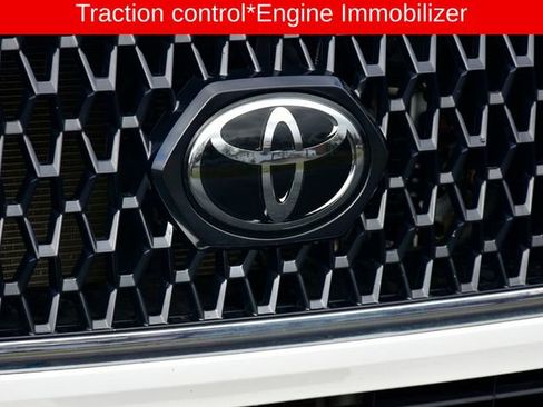 Used 2018 Toyota Tacoma TRD Sport image 7