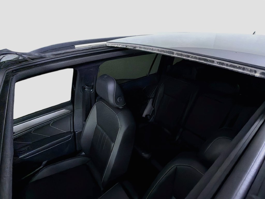 Used 2024 Volkswagen Tiguan SE R-Line FWD image 16