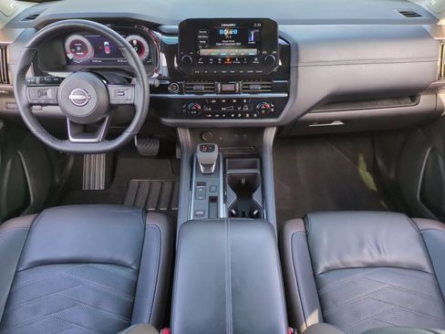 Used 2024 Nissan Pathfinder Platinum w/ Black Appearance Package image 15