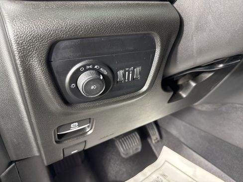 Used 2022 Jeep Grand Cherokee Limited image 14