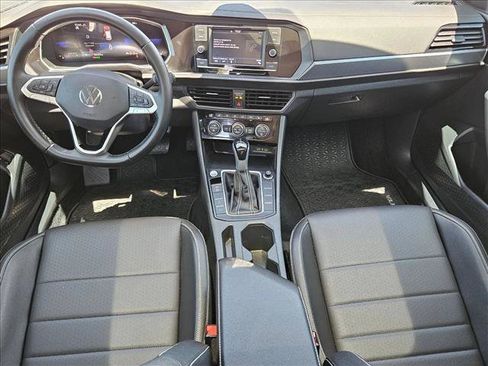 Certified 2023 Volkswagen Jetta SE FWD image 17