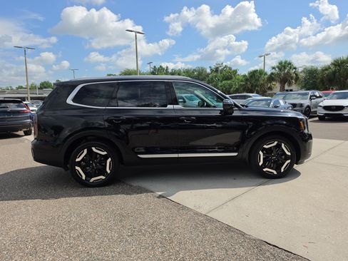 Certified 2023 Kia Telluride EX w/ EX Captain's Chair Package AWD/4WD image 9