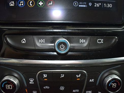 Used 2023 Chevrolet Traverse LT image 23