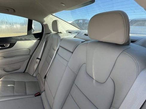 Used 2022 Volvo S60 B5 Inscription w/ Climate Package image 10