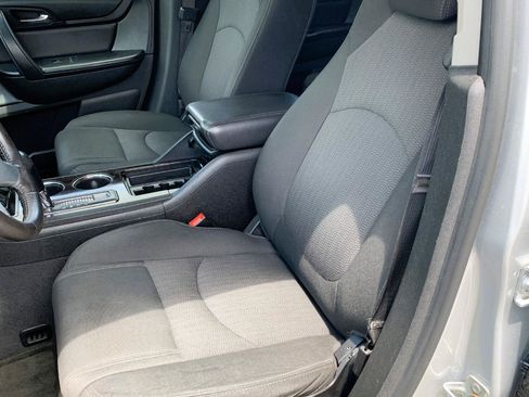 Used 2017 Chevrolet Traverse LT w/ Style and Technology Package FWD image 11