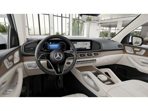 Used 2026 Mercedes-Benz GLS 450 4MATIC image 5