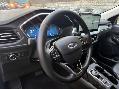Used 2025 Ford Escape Platinum AWD/4WD image 17