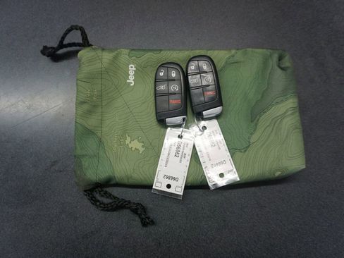 Used 2019 Jeep Grand Cherokee Altitude image 17