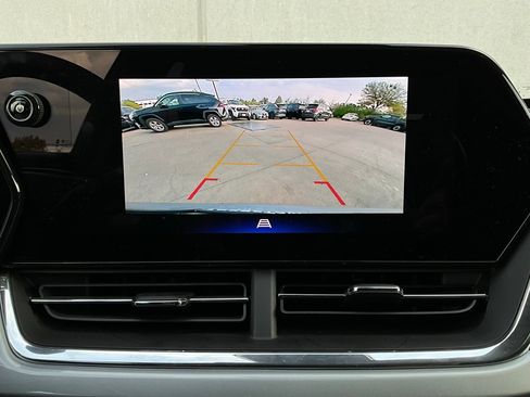 Used 2025 Chevrolet Trax LT image 30